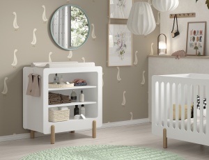 Set mobilier pentru copii SMILE, alb, pat 60 x 120 cm cu bare robuste și bază reglabilă, plus masă de schimbat cu trei rafturi deschise – Vipack - Img 7