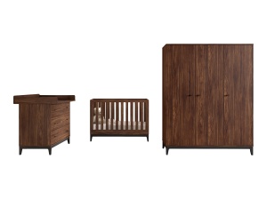 This ILYAS combination consists of a baby bed (60 × 120 cm), a chest of drawers with changing board, and a 3 door wardrobe.