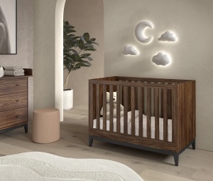 This ILYAS combination consists of a baby bed (60 × 120 cm), a chest of drawers with changing board, and a 3 door wardrobe. - Img 10