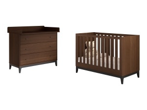 This ILYAS combination consists of a baby bed (60 × 120 cm) with a dresser and matching changing board.