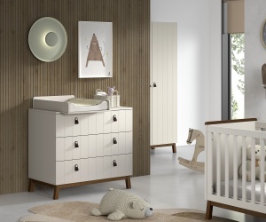 This SEZANE combination in clay consists of a baby bed (60 x 120 cm), a chest of drawers with 3 drawers, a matching changing board and a 3-door wardrobe. - Img 10