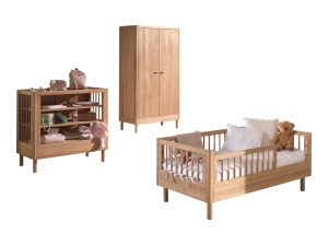 Set Mobilier Cameră Copii Forrest Oak, din Lemn Masiv de Stejar, Natur: Pat Junior (70x140 cm), Masă de Înfășat și Dulap cu 2 Uși – Vipack - Img 10