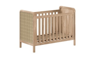 This OLIVE combination consists of a baby bed (60 x 120 cm) with a rattan headboard and a changing table. - Img 3