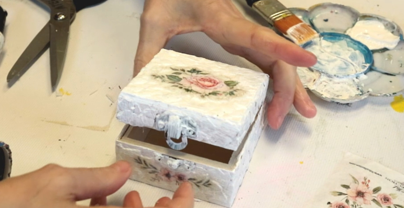 Tutorial decorare cutie de bijuterii ∣ Tehnica Mozaic Coji de Ouă