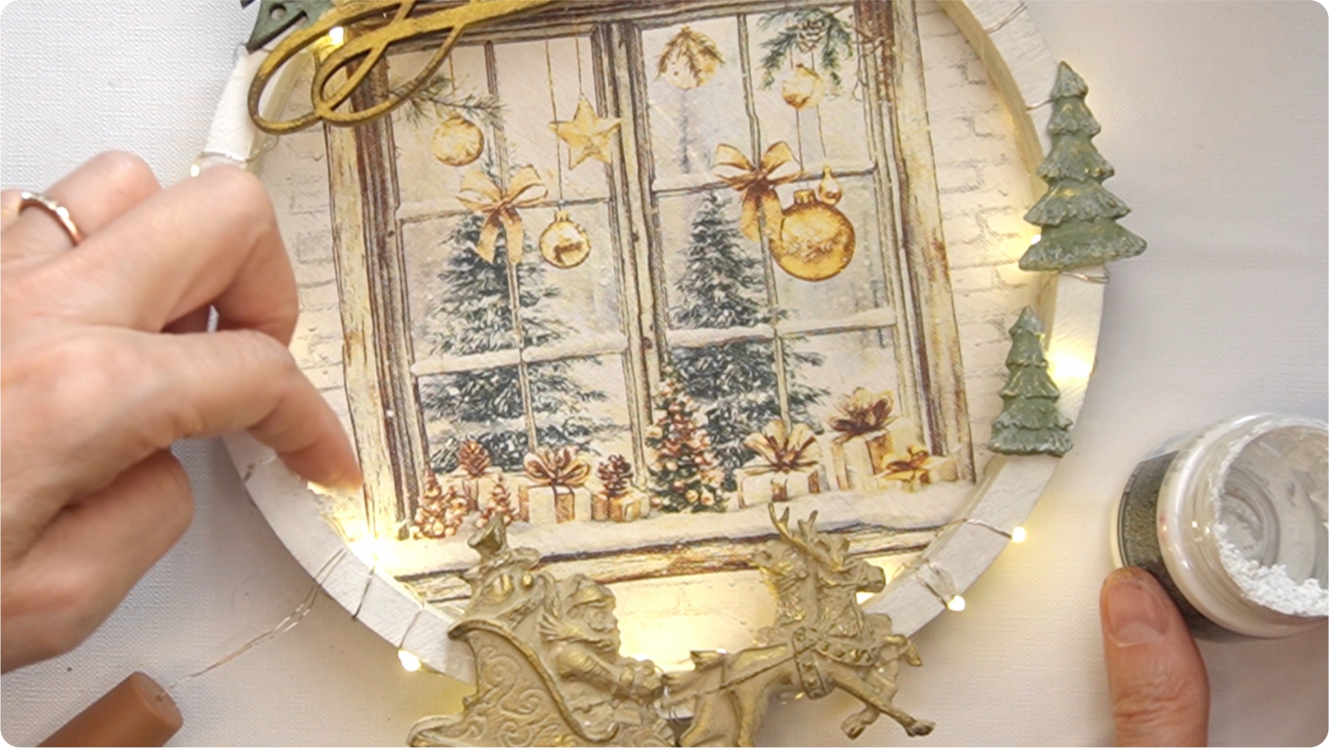 Poveste de iarnă – cum am transformat un disc de placaj într-o decorațiune luminoasă
