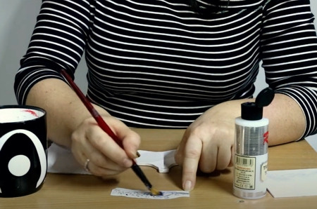 Cum sa personalizezi orice suprafata folosind Adezivul pentru Transfer de la Rich