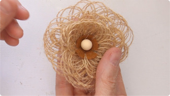 Cum să creezi o floare handmade din bandă de iută ┃ DIY simplu și creativ