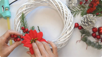 Cum să decorezi o Coroniță de nuiele – Decorațiune festivă
