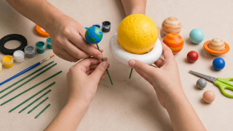 Proiect DIY Sistemul Solar – activitate creativă și educativă pentru copii pasionați de univers