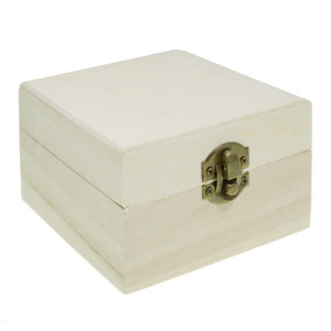 Cutie lemn patrata capac colturi rotunjite nefinisata cu inchizatoare clapeta 11x11x7,5cm C281-02