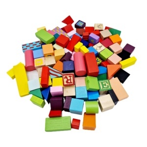 Joc de construit din lemn cuburi cu alfabet si cifre forme si culori diverse 20x23x25cm 100 piese+sac - Img 2