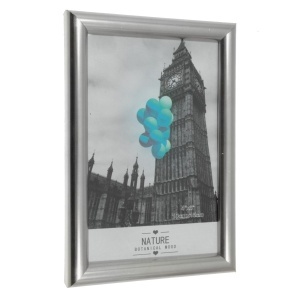 Rama foto plastic cu spate + picior poza 10x15cm dimensiune totala 10,5x15,5x1,8cm argintiu 082089 - Img 3