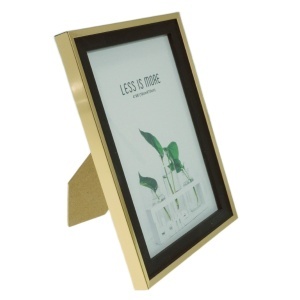 Rama foto plastic cu spate + picior poza 10x15cm dimensiune totala 12x16,8x1.3cm negru/auriu 082000