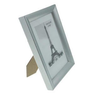 Rama foto plastic cu spate + picior poza 10x15cm dimensiune totala 12,3x17,3x1,9cm argintiu 088469