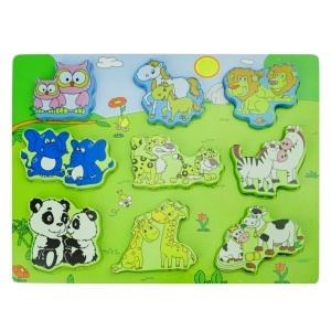 Joc educativ de potrivire din lemn gros - Familii de animale - multicolor 22x30x1,5cm 9 piese + suport