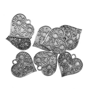 Pandantiv metalic argintiu inchis inima cu flori 19x19mm 8/set
