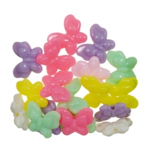 Margele plastic forma fluture culori diverse 18x21x7mm 20g (17buc)
