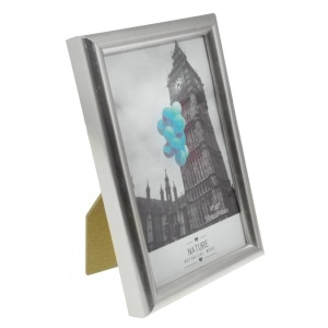 Rama foto plastic cu spate + picior poza 10x15cm dimensiune totala 10,5x15,5x1,8cm argintiu 082089