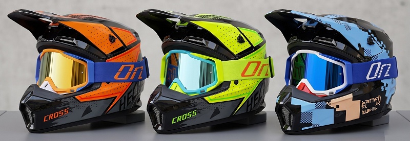 Cască cross full face Flytec în cinci variante de culoare: portocaliu, galben neon fluo, bleu pixel camo, alb și negru
