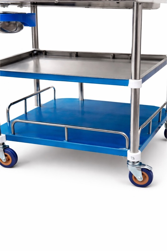 Masă instrumentar inox DenisNetwork profesională cu 3 niveluri pentru organizare echipamente în cabinet