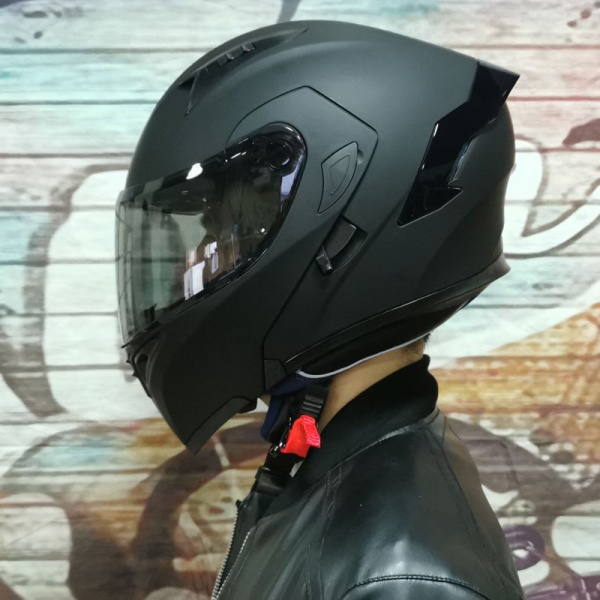 Casca moto Black Night vedere laterala cu parasolar intern si ventilatie - Flytec™