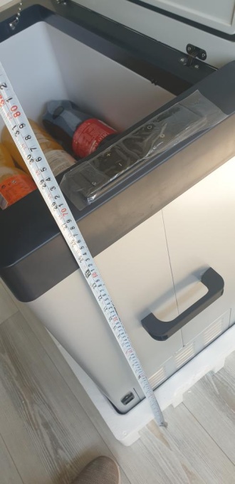 Frigider 75l auto rulotă, camion, dube 3,5t alimentare brichetă la 12-24V, baterii panou solar, rezistent la vibrații, cu compresor cu congelare -20°C