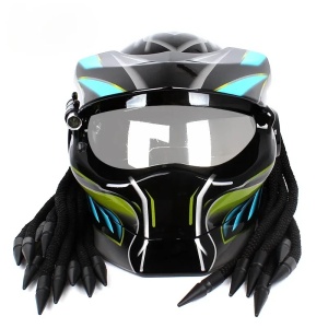 Vedere frontala casca Predator cu ochelari de soare integrati antiaburire