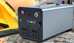 Baterie externă portabilă 300W cu 2 prize 230V, USB și ieșire 12V pentru camping