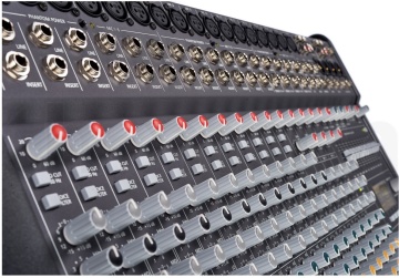 Mixer Dynacord cu egalizator pe 11 benzi pentru reglaj fin
