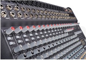 Mixer Audio Dynacord Profesional Amplificat, PowerMate 1600-3, 2X1000W, 16 Canale, Egalizator 11 benzi, Phantom power 48V - Img 5