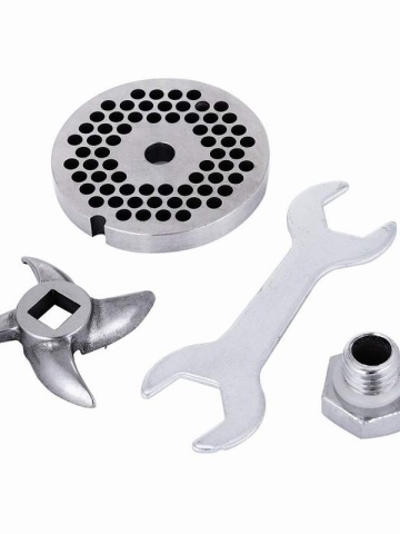 Masina de tocat carne Horeca DenisNetwork Nr.22 realizata din inox alimentar si aluminiu rezistent, prevazuta cu 3 site (4.5 mm, 6 mm si 8 mm) si 3 palnii pentru umplut carnati. Solutia perfecta pentru procesarea rapida a carnii si prepararea produselor t