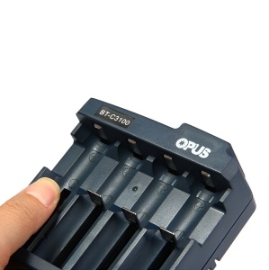 Încărcător universal acumulatori OPUS BT-C3100 V2.2 inteligent Li-Ion/NiCd/NiMH, rapid, 4 sloturi, capacitate maxima 20.000mAH - Img 3
