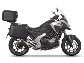 Set complet de cutii de aluminiu SHAD TERRA NEGRU, 37L cutie centrala si 36L / 36L cutii laterale, incluzand kit montaj si placa SHAD HONDA NC 750 X 2021-