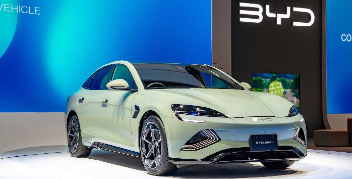 Supercarul electric de lux Yangwang U9, evaluat la peste 200.000 de dolari