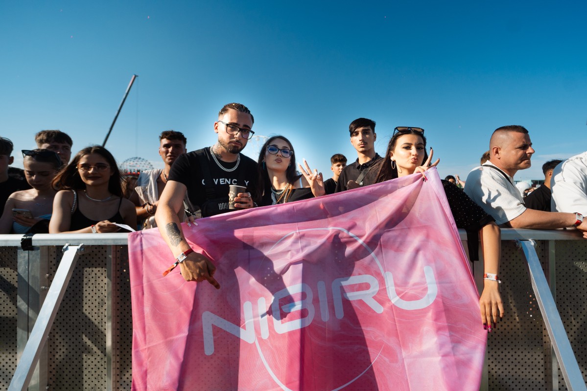 BEACH, PLEASE! 2026 continuă în forță: Ziua 1 a adus show-uri spectaculoase și o energie care a ținut festivalul viu până târziu în noapte