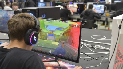 Poli E-FEST 2026 revine în acest weekend în campusul POLITEHNICII București, aducând împreună sute de pasionați de gaming într-una dintre cele mai mari competiții de profil din România!