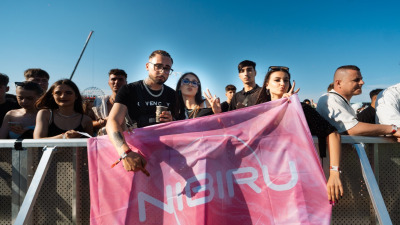 BEACH, PLEASE! 2026 continuă în forță: Ziua 1 a adus show-uri spectaculoase și o energie care a ținut festivalul viu până târziu în noapte