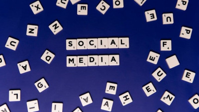 TikTok setează trenduri. 7 din 10 cărți în limba engleză sunt propulsate de #BookTok