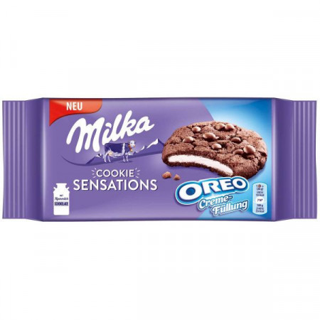 Milka Cookie Sensations Biscuiti cu Cacao si cu Bucatele de Ciocolata cu Lapte Alpin umpluti cu Crema cu Aroma de Vanilie 156g
