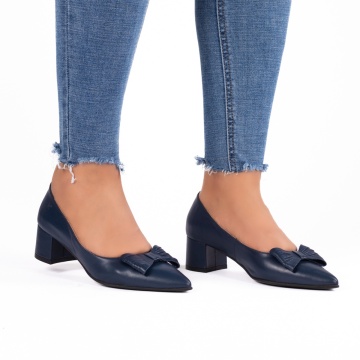 Pantofi eleganti, varf ascutit