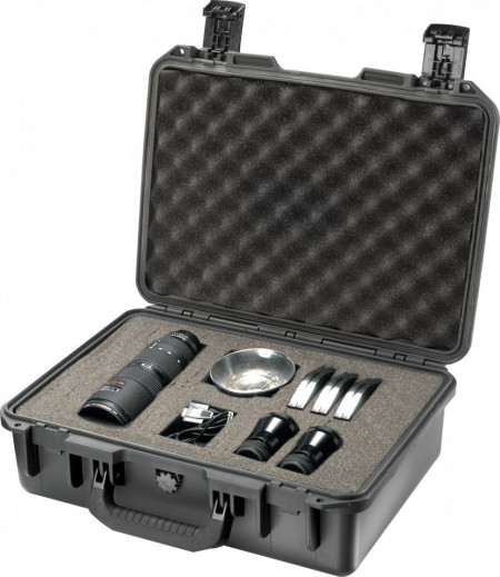 Geantă de protecție Peli Storm Case iM2300 utilizată pentru a proteja echipament de fotografiat cu burete Pick N Pluck