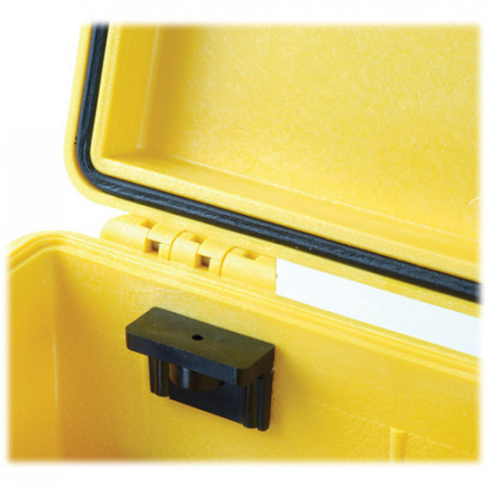 Peli 1507 Quick Mounts utilizat pe la o valiză Peli