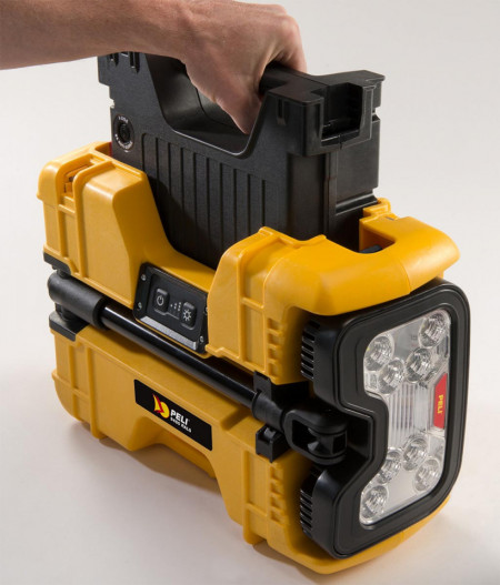 Adăugarea unui acumulator la un sistem iluminare portabil cu LED Peli 9480 RALS
