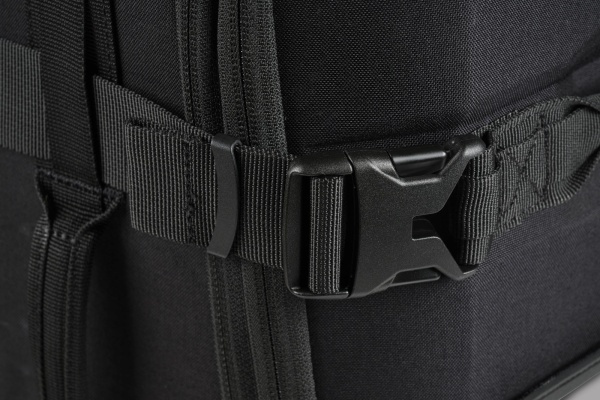 Troler hibrid Peli Aegis 22" Carry-On Rolling Hybrid Duffel cu 4 roti