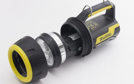 Interiorul unei lanterne reîncărcabile antiex WOLFLITE XT-70K