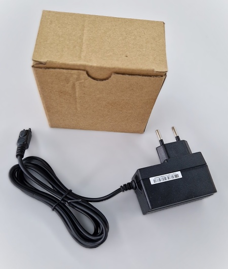 Încărcător pentru stațiile de emisie-recepție Motorola MTH800 / MTP850 de 220V