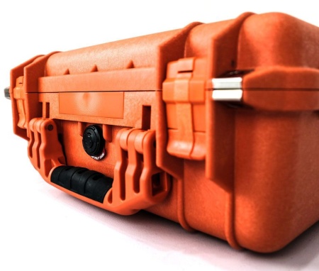 Detaliu închizători la geanta etansa Peli SmallCase 1450 Orange