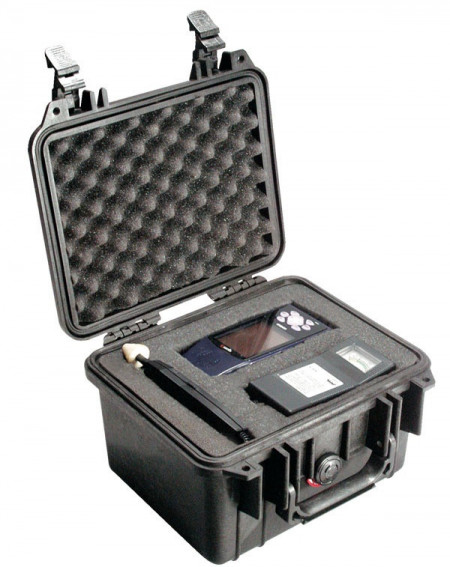 Geantă etanșă Peli SmallCase 1300 ținând în siguranță echipamentul cu buretele Pick n Pluck
