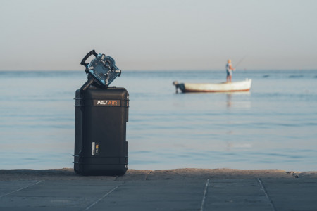 Troler de protecție Peli Air Case 1556 utilizat pentru a proteja echipament de scufundat