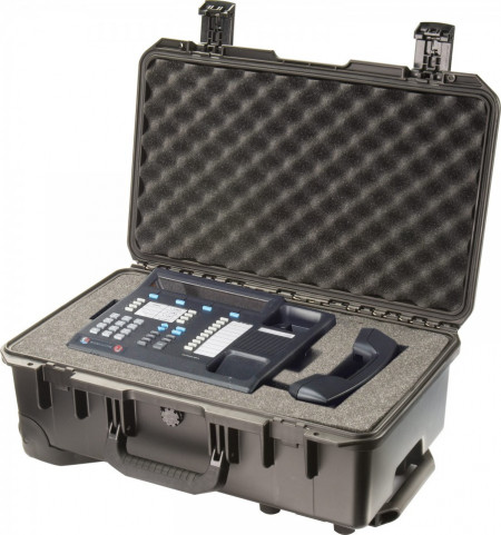 Geantă Peli Storm Case iM2500 tip troler cu burete Pick N Pluck utilizată pentru a proteja un telefon de lucru